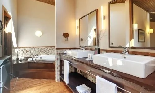 habitacion con jacuzzi privado