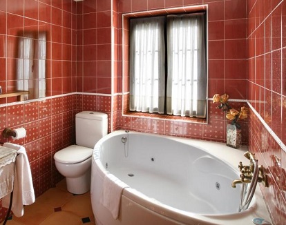Foto del jacuzzi en Habitación Doble con bañera de hidromasaje de la Hospedería La Calera