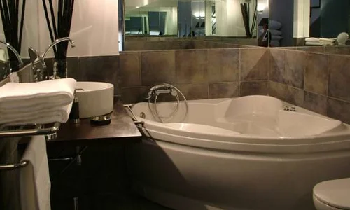 jacuzzi de las Suites en Hotel Fuentenueva
