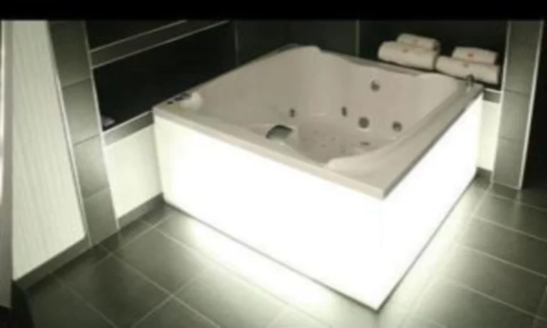 jacuzzi de la habitacion Hotel Indiana