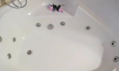 jacuzzi en la habitacion