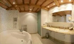 habitacion con jacuzzi