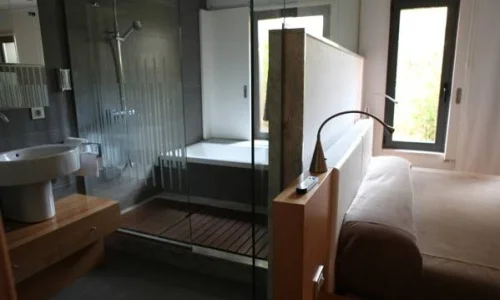 bañera de hidromasaje de la habitacion doble