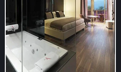 jacuzzi en la habitacion