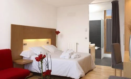 habitacion con jacuzzi privado