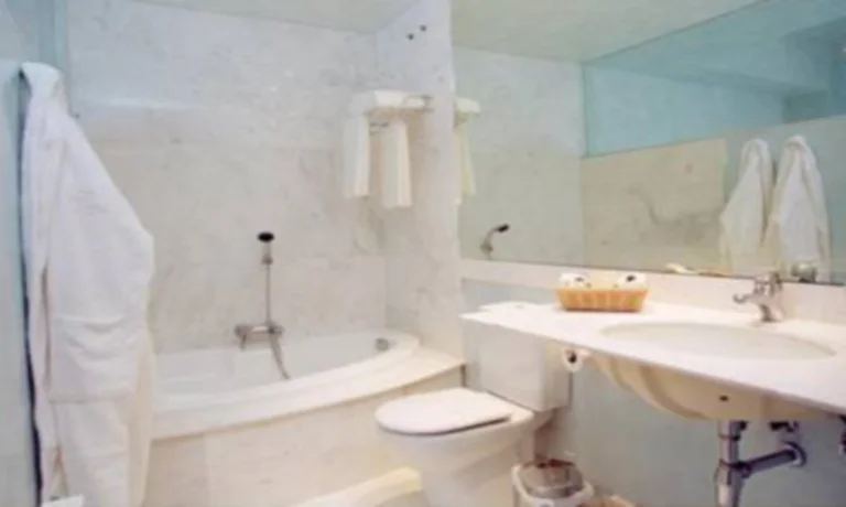 baño de la habitacion