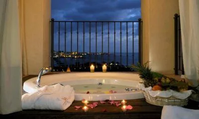 jacuzzi en la habitacion