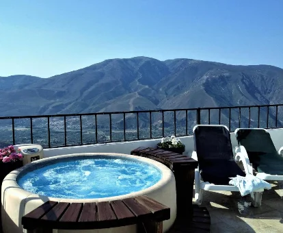 Foto del jacuzzi con vistas del apartamento Alpujarra Escape - Casa Rif