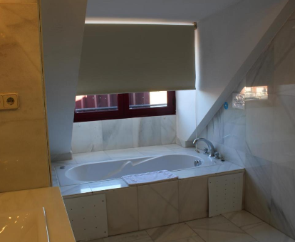 Foto de la bañera de hidromasaje del Apartahotel Villa de Parla