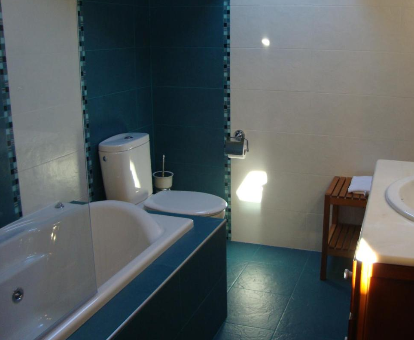 Foto de la bañera de hidromasaje que se encuentra en los Apartamentos Rurales Posada de las Hoces