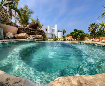 Foto de la piscina de hidromasaje al aire libre de los Apartamentos Turisticos Bahia De Trafalgar