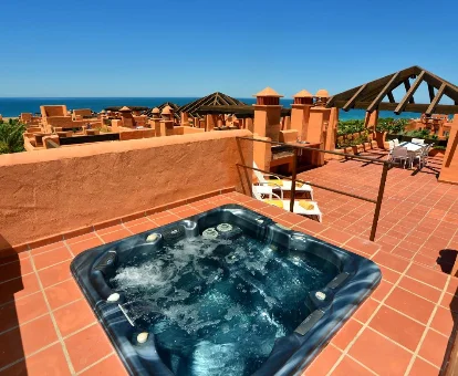 Foto del jacuzzi de la azotea que se encuentra en el Aparthotel Novo Resort 