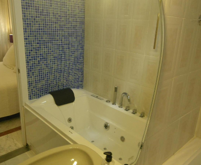 Foto de la bañera de hidromasaje del apartamento Atocha Palace