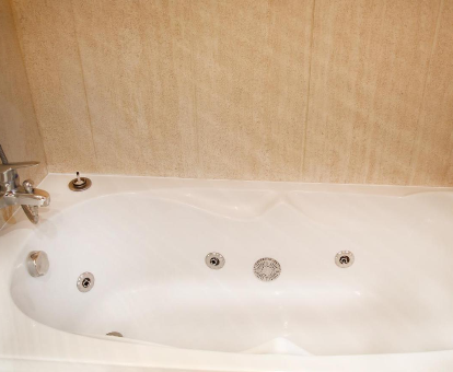 Foto de la bañera de hidromasaje que se encuentra en la Casa Gis