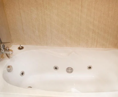 Foto de la bañera de hidromasaje que se encuentra en la Casa Gis