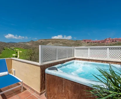 Foto del jacuzzi que se encuentra en la azotea de los apartamentos Colina del Paraiso by Checkin