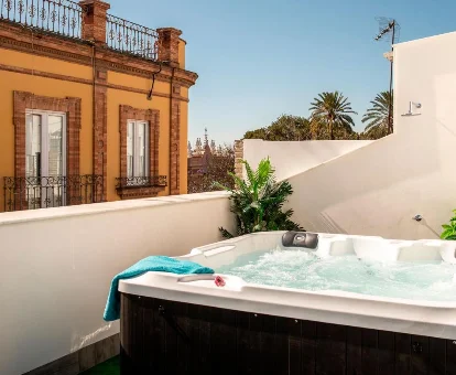 Foto de la bañera de hidromasaje exterior del apartamento Genteel Home Acanthus.