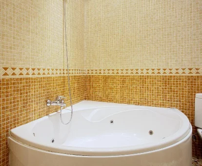 Foto de la bañera de hidromasaje de la casa Genteel Home Chamberí 
