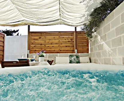 Foto del jacuzzi que se encuentra en La Calita Escondida - Jacuzzi & Terrace Private