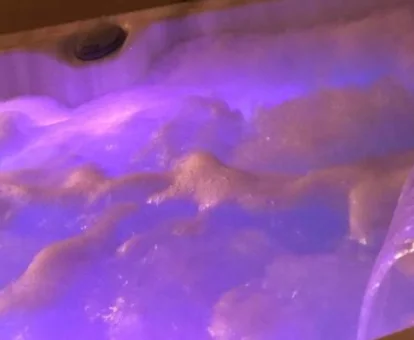 Foto del jacuzzi con espuma del Loft jacuzzi rojo Casa ermita San Antonio