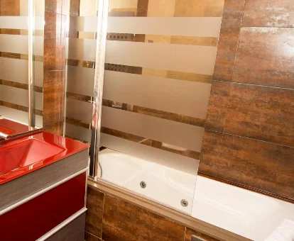 Foto de la bañera de hisromasaje que se encuentra en el LucasLand Apartments Sitges