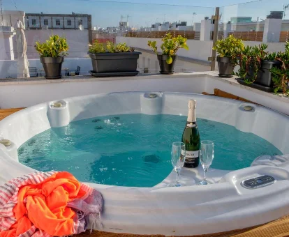 Foto del jacuzzi que se encuentra en la zotea del Penthouse, Jacuzzi, Garage for city cars.