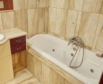 Foto de la bañera de hidromasaje que se encuentra en el Piso acogedor en pleno centro de Camprodon