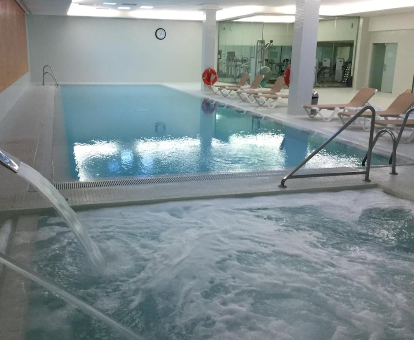 Foto del spa cin piscina de hidromasaje del apartamento Ribera del Marlin