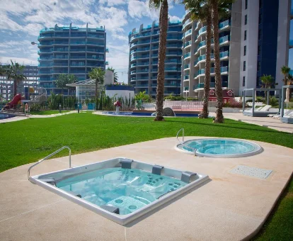 Foto del jacuzzi y la bañera de hidromasaje d exterior del Seasenses Punta Prima