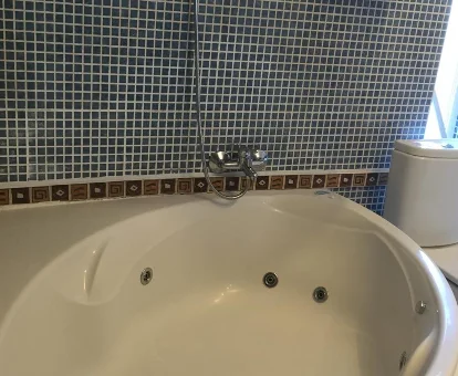 Foto de la bañera de hidromasaje que se encuentra en el Sitges Studio