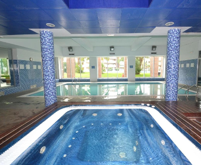 Foto del spa con jacuzzi y piscina cubierta del WVP - Aquaria