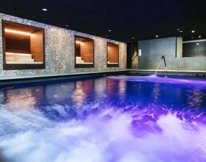 Foto de  la piscina cubierta del spa.