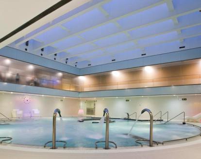 Foto de la piscina de hidroterapia del balneario.