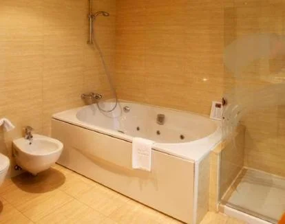 Foto de la Habitación Doble Especial con jacuzzi privado y acceso al spa.