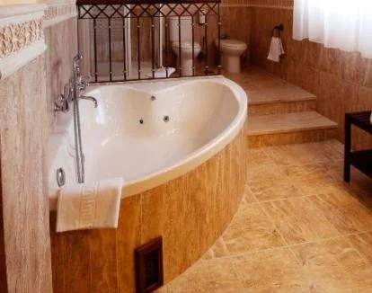 Foto de la Suite Deluxe con jacuzzi privado y vistas a los alrededores.