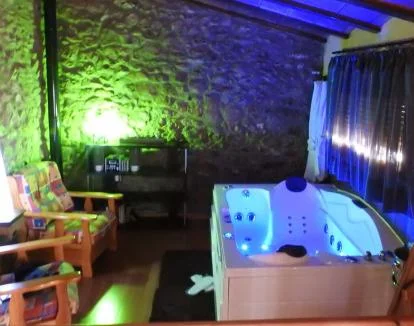 Foto del jacuzzi privado de esta casa rural.