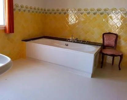 Foto de la Habitación Doble Estándar con vistas a la montaña y jacuzzi privado.