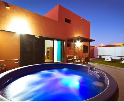 Foto del jacuzzi exterior de la casa 7 Island Surf House