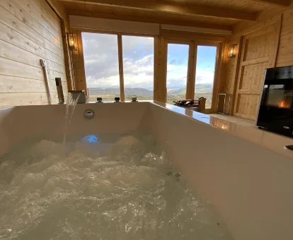 Foto de la bañera de hidromasaje que se encuentra en Agrovillaujue apartamentos rurales 

