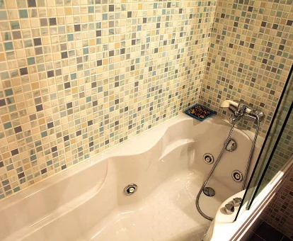 Foto de la bañera de hidromasaje que se encuentra en el Apartamento Baztan Berri