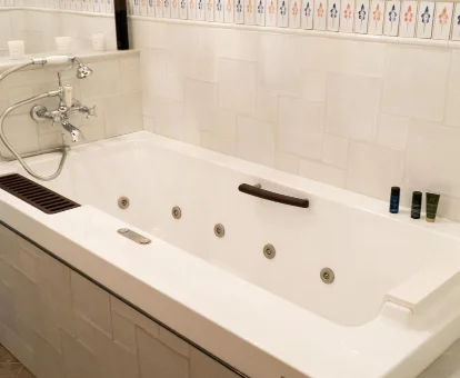 Foto de la bañera de hidroamsaje de los Apartamentos Arcadia