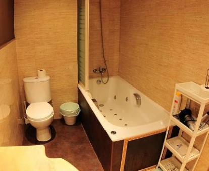 Foto de la bañera de hidromasaje que se encuentra en los casa-jacuzzi-apartamentos-urdaibai