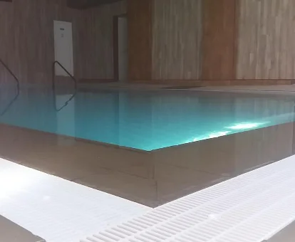 Foto de la piscina cubierta que se encuentra en el Balneario Casa Pallotti 
