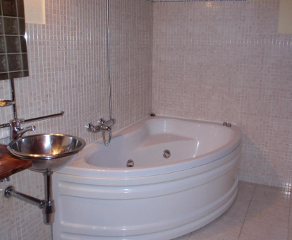 Foto de la bañera de hidromasaje que se encuentra en el apartamento Bardamina