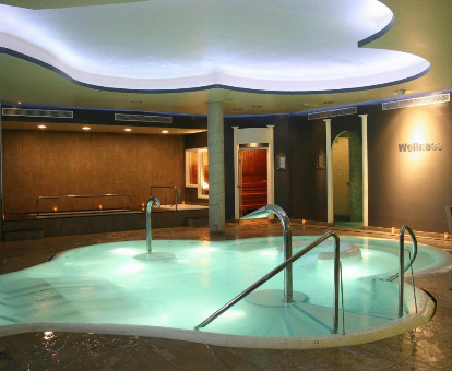 Foto del spa con piscina cubierta del hotel rural Berga Resort 