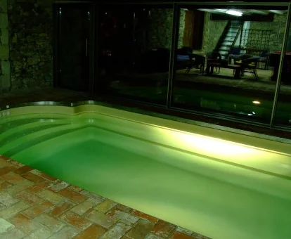 Foto de la piscina cubierta que se encuentra en la casa Can Ventura 
