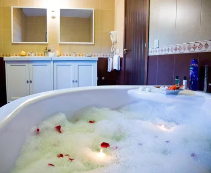 Foto de la bañera de hidromasaje de la Casa A Canteira