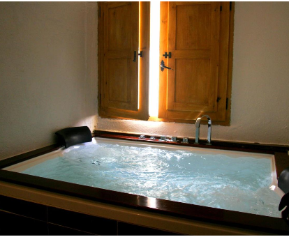 Foto de la bañera de hidromasaje que se encuentra en la Casa Alba