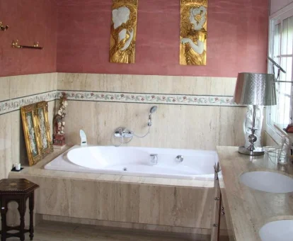 Foto de la bañera de hidromasaje que se encuentra en la Casa Alella 