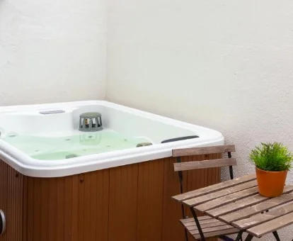 Foto del jacuzzi que se encuentra en el patio de la Casa Boutique Centro 
